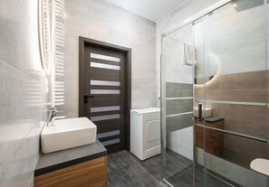 Shower, hair dryer, towels, soap - New Varsovia Comfort 1604 (Warszawa)