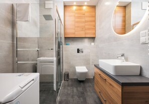 Shower, hair dryer, towels, soap - New Varsovia Comfort 1604 (Warszawa)