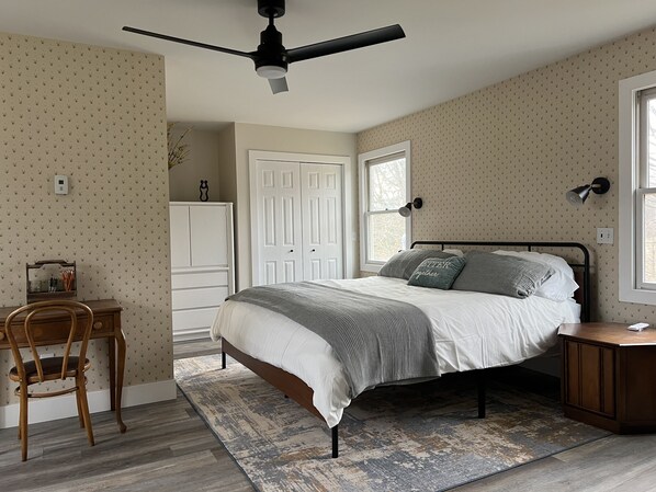 4 bedrooms, WiFi, bed sheets