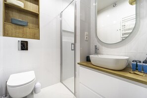 Shower, free toiletries, hair dryer, towels