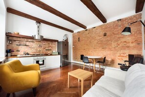 TV - Głogowa Bricks Apartment (Warszawa)