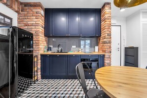Fridge, oven, stovetop, dishwasher - Vistula Loft Blue Apartment (Warszawa)