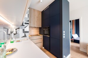 Fridge, oven, stovetop, dishwasher