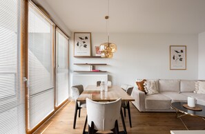 Dining - Wola Kasprzaka Luxury Apartment (Warszawa)