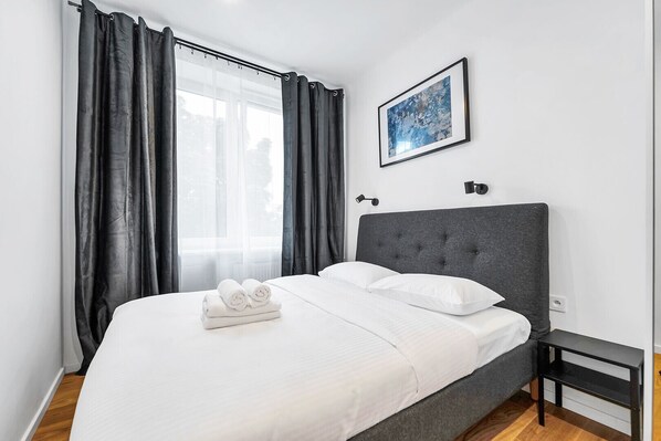 1 bedroom, desk, iron/ironing board, WiFi