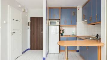 Fridge, microwave, stovetop, toaster