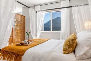 4 bedrooms, desk, iron/ironing board, travel cot - EmeraldRidge Retreat - Firepit | BBQ | AmazingView | 1G Fast WiFi |Pet-Friendly (Chilliwack)