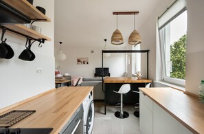 Fridge, oven, stovetop, dishwasher