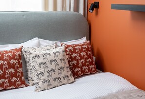 1 slaapkamer, een strijkplank/strijkijzer, wifi, beddengoed
