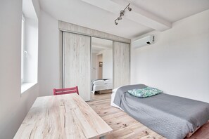 1 bedroom, iron/ironing board, WiFi, bed sheets