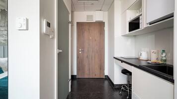 Réfrigérateur, micro-ondes, plaque de cuisson, lave-vaisselle