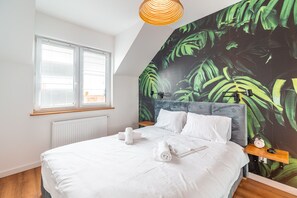 2 bedrooms, iron/ironing board, WiFi, bed sheets