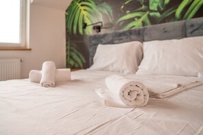 2 bedrooms, iron/ironing board, WiFi, bed sheets