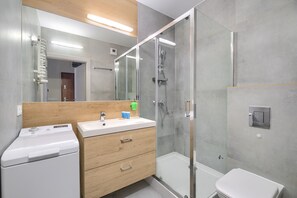 Dusche, Haartrockner, Handtücher