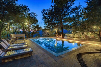 Two Chimney, Gethia, Nainital