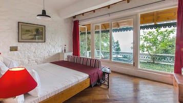 Classic-huone | Tallelokero huoneessa, ilmainen Wi-Fi, vuodevaatteet