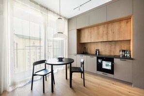 Geladeira, fogão, cooktop, lava-louças