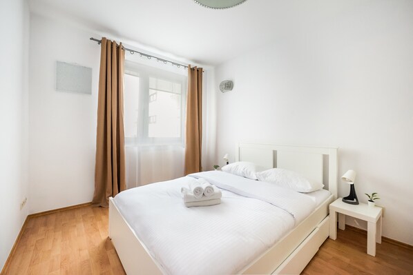 2 bedrooms, iron/ironing board, WiFi, bed sheets