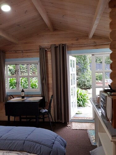 Possumwood Cottage is a studio accommodation ideal for singles or couples.