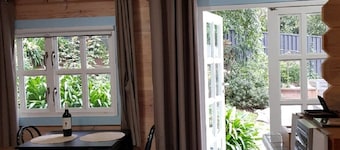 Possumwood Cottage is a studio accommodation ideal for singles or couples.