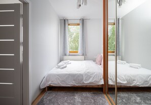 1 chambre, fer et planche à repasser, draps fournis
