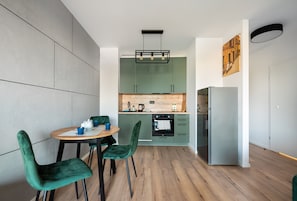 Frigorifero, forno, piano cottura, lavastoviglie