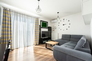 TV - Wilanów 2-Bedroom Apartment (Warszawa)