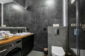 Dusche, Haartrockner, Handtücher