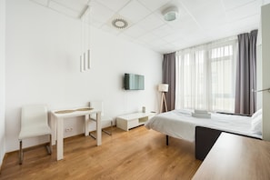 1 dormitorio, tabla de planchar con plancha, wifi y ropa de cama