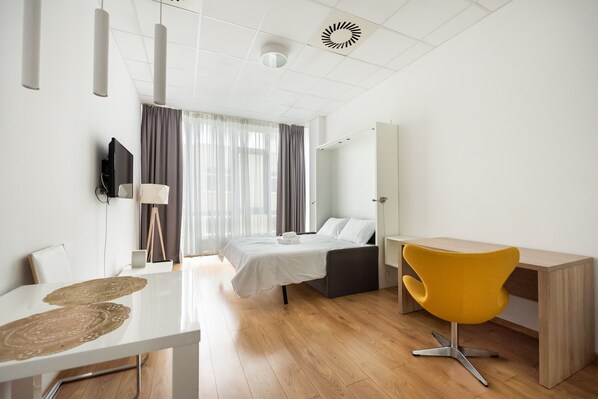 1 habitación, tabla de planchar con plancha, wifi y ropa de cama