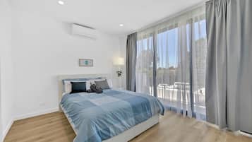 3 bedrooms, desk, iron/ironing board, free WiFi