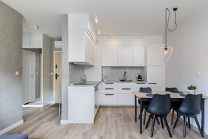 Kühlschrank, Ofen, Herdplatte, Geschirrspüler