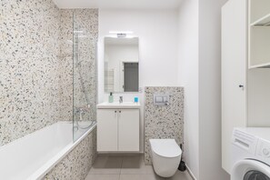 Dusche, Haartrockner, Handtücher