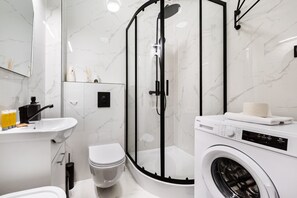 Shower, hair dryer, towels