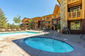 Pool - JuniperSprings #251 True Ski-In-Ski-Out 2Bed/2Bath Luxury Resort in Eagle Lodge (Mammoth Lakes)