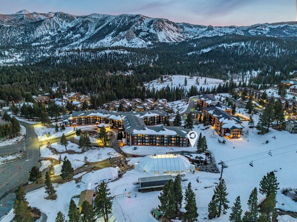 Exterior - JuniperSprings #251 True Ski-In-Ski-Out 2Bed/2Bath Luxury Resort in Eagle Lodge (Mammoth Lakes)