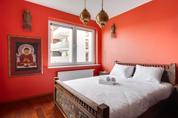 2 bedrooms, iron/ironing board, WiFi, bed sheets