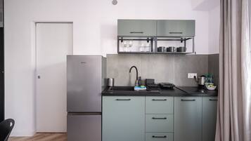 Frigorifero, piano cottura, tostapane