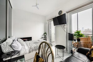 1 habitación, tabla de planchar con plancha, wifi y ropa de cama 