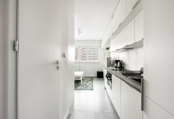 Fridge, microwave, stovetop, coffee/tea maker - Rakowiec Blue Studio (Warszawa)