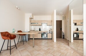 Fridge, oven, stovetop, dishwasher - Praga Sulejkowska Comfort Apartment (Warszawa)