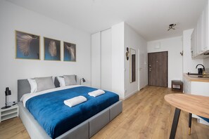 1 habitación, tabla de planchar con plancha, wifi y ropa de cama 