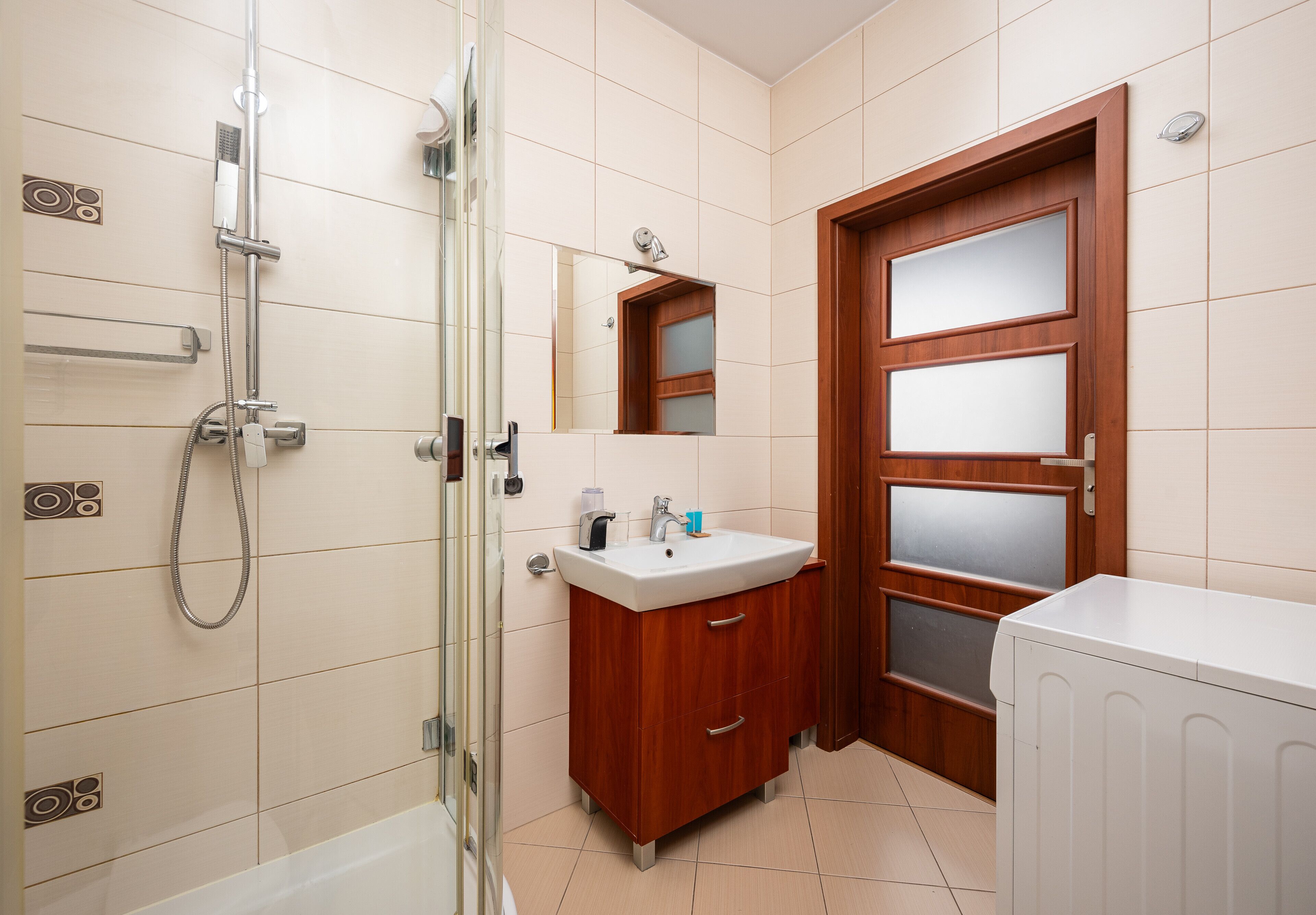 Shower, free toiletries, hair dryer, towels