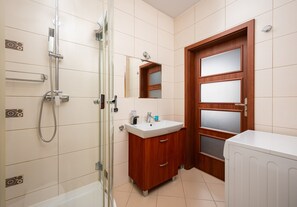 Douche, articles de toilette (gratuits), séchoir à cheveux