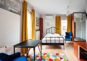 1 slaapkamer, een strijkplank/strijkijzer, wifi, beddengoed
