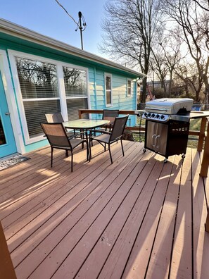 Outdoor dining - Home in Disney - Ride Directly to Trails, 1/2 mile to Marina & Boat Ramp (Disney)