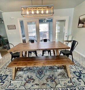 Dining - Home in Disney - Ride Directly to Trails, 1/2 mile to Marina & Boat Ramp (Disney)