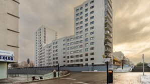 A multi-story residential building with a modern architectural design, featuring numerous windows and balconies. - Metro Bemowo Comfort Studio (Warszawa)