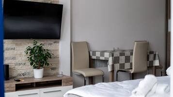 1 chambre, fer et planche à repasser, Wi-Fi, draps fournis