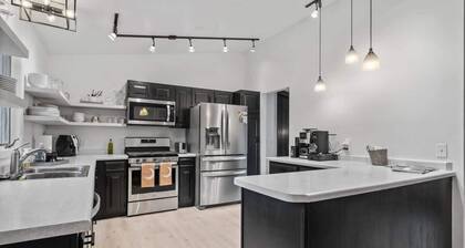 221 Club / WALK to the BEST NE restaurants